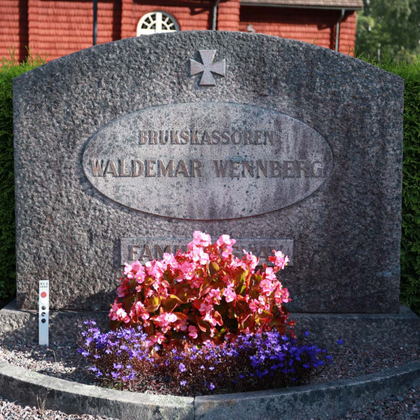 Waldemar Wennbergs familjegrav i gruppen Vrmland / Hammar / Norra Kyrkogrden hos Kyrkogrdsvandring (0202003ABC-R)